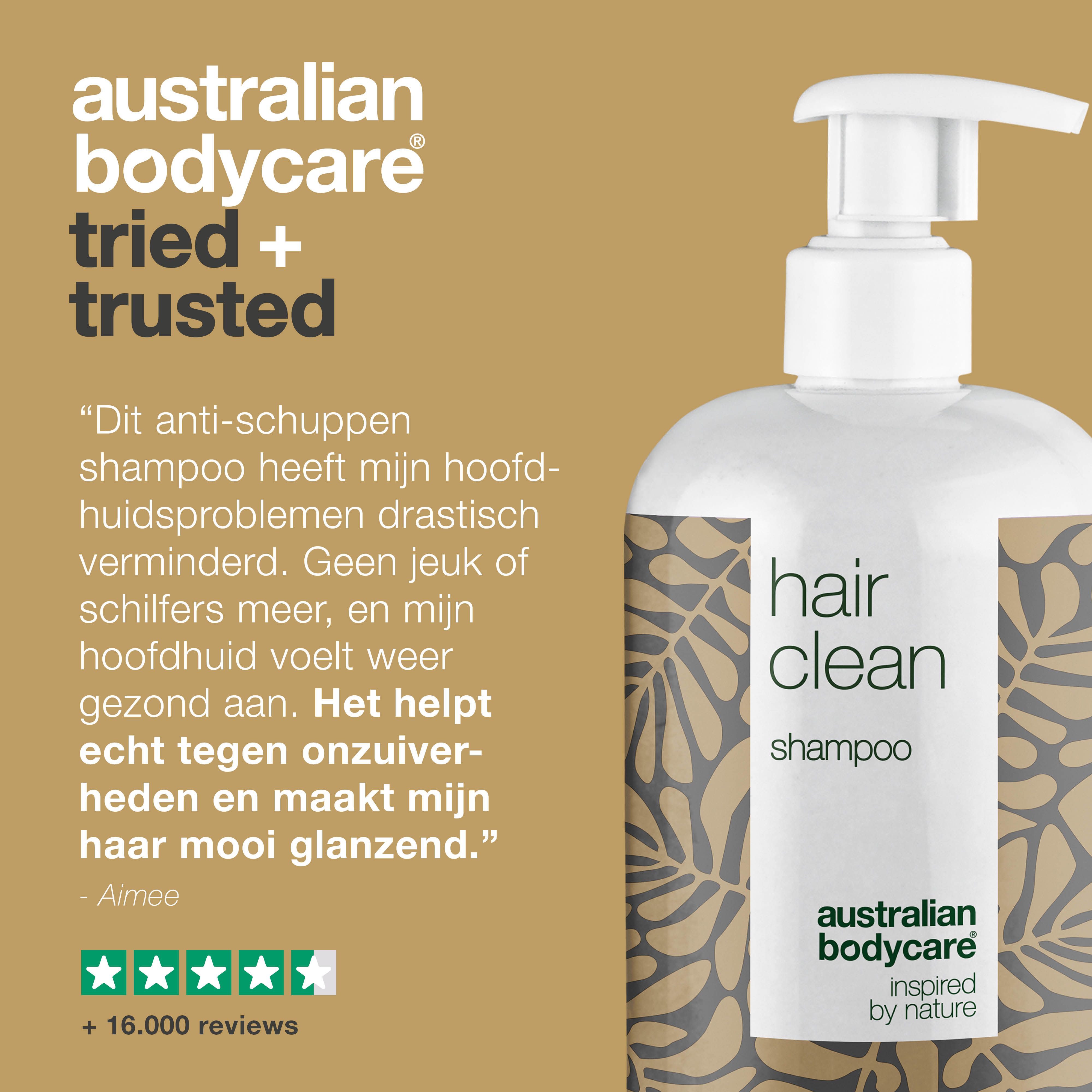 Shampoo fles met tekst en citaat. Opschrift: Hair Clean, Australian Bodycare. Citaat: Dit anti-schuppen shampoo heeft mijn hoofdhuidproblemen drastisch verminderd.