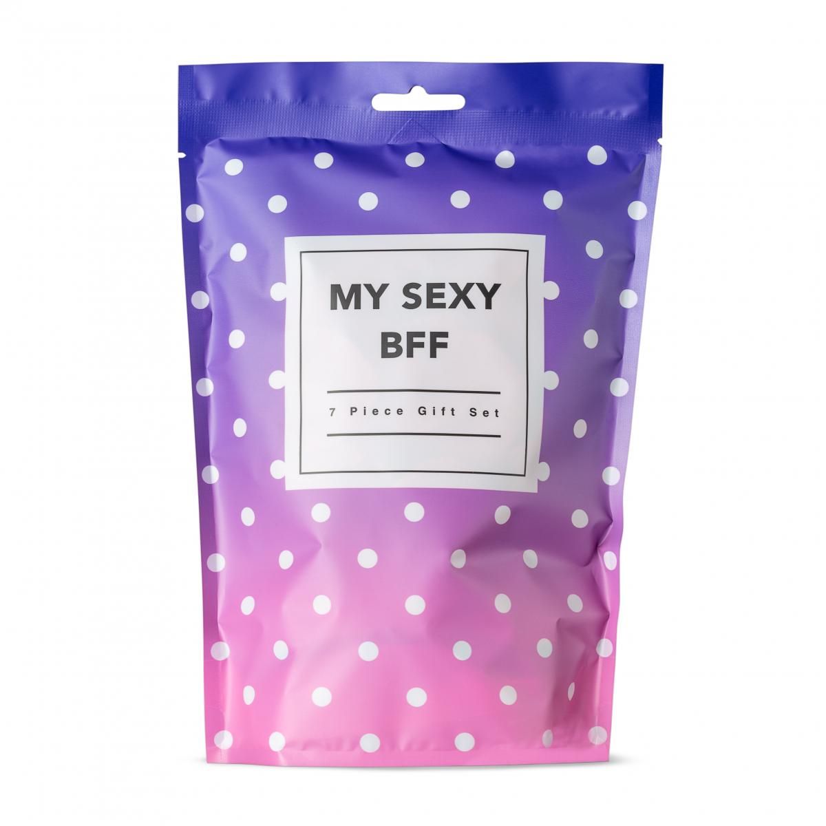 Cadeauzakje met wit etiket 'My Sexy BFF' en '7 Piece Gift Set' op een gestippelde achtergrond.