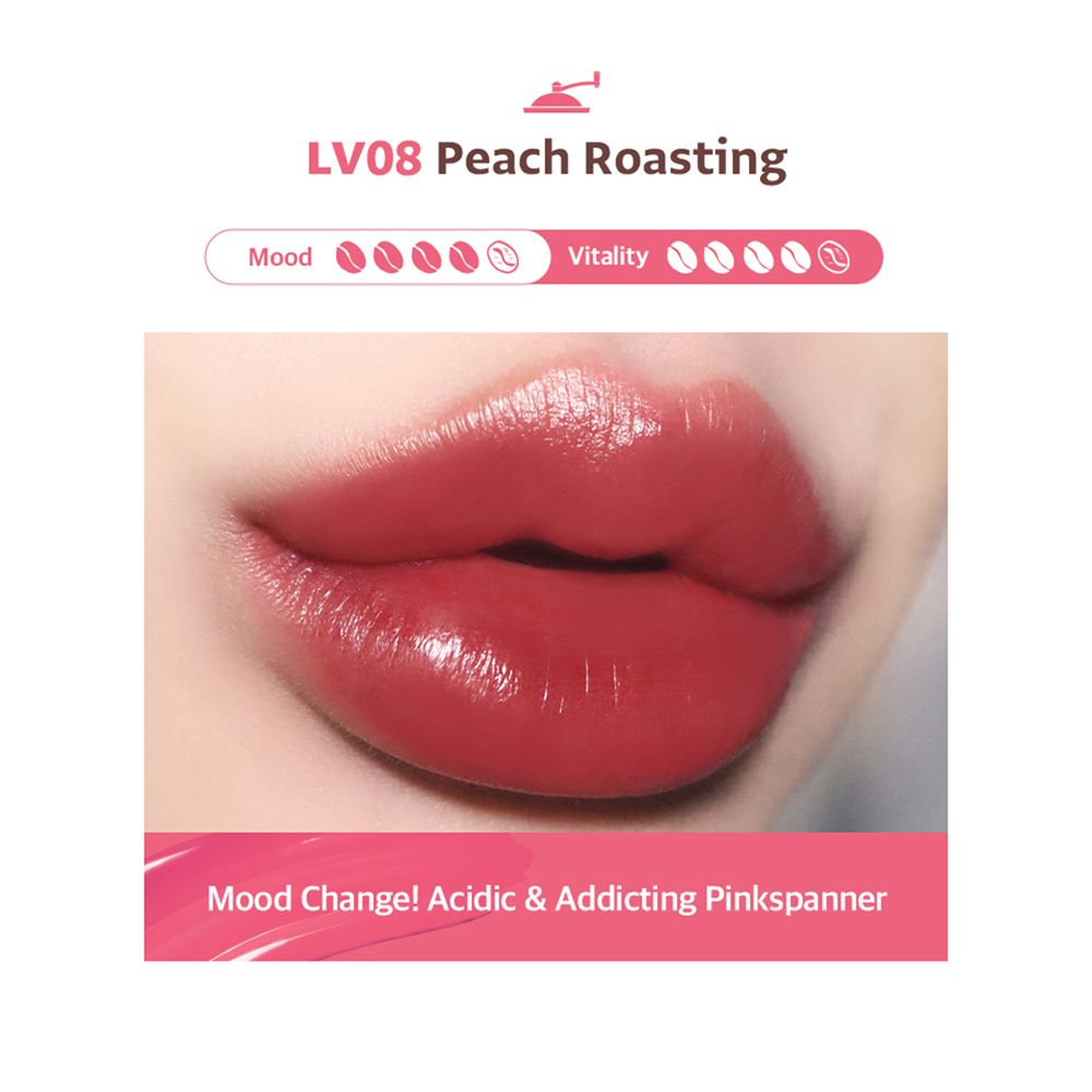 Gros plan sur des lèvres avec un rouge à lèvres teinté. Texte: LV08 Peach Roasting. Teinte: Pêche. Texte: Mood Change! Acid & Addicting Pinkspanner.