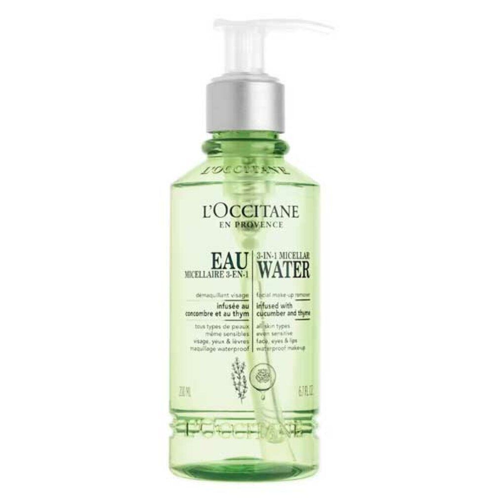 Flacon vert avec pompe. Nom du produit et marque visibles. Contient de l'eau micellaire. Infusé au concombre et au thym.