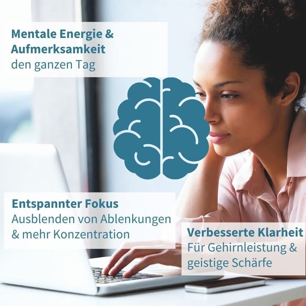 Vrouw aan laptop met hersensymbool. Focus, energie, helderheid.