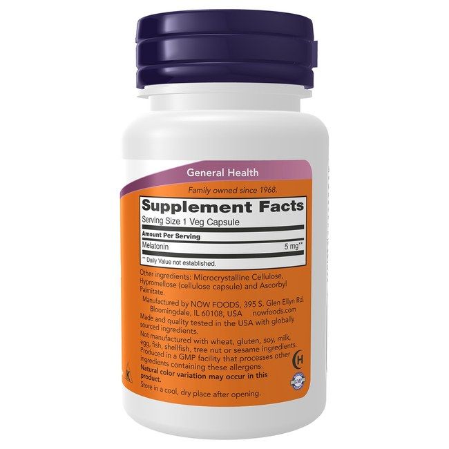 Achterkant van de Now Foods Melatonine 5 mg fles met Supplement Facts.