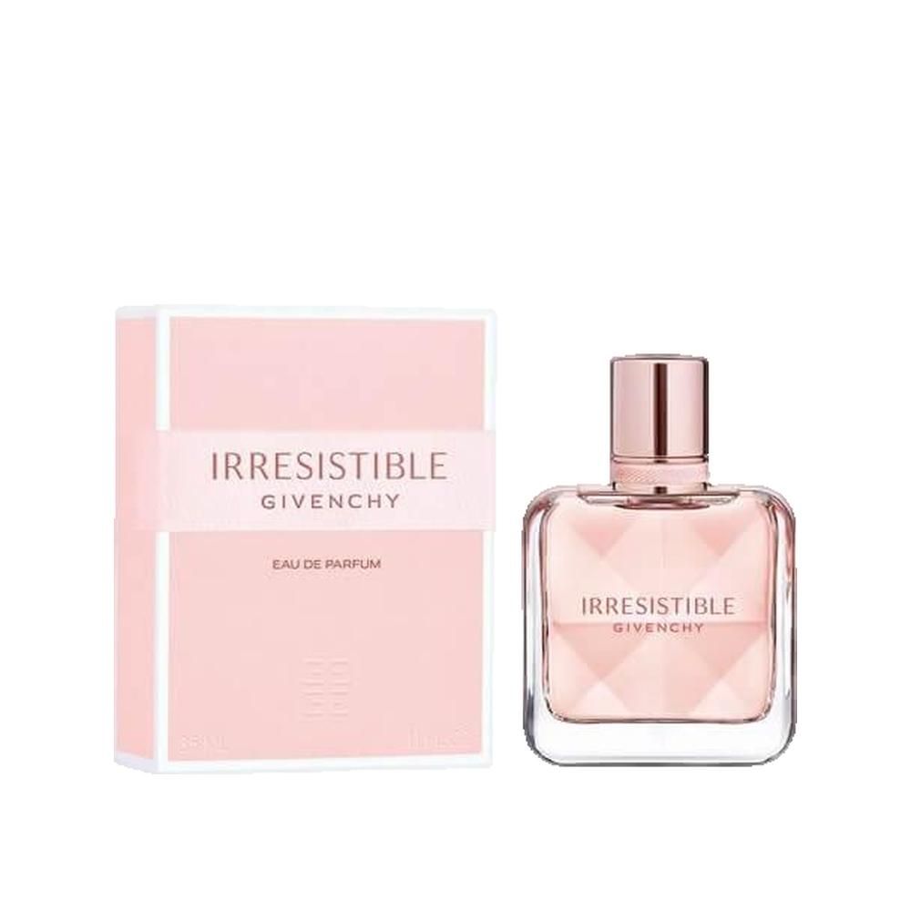 Parfumfles en verpakking. Vierkante fles, roze inhoud, roségouden dop. Roze verpakking met opschrift Irresistible Givenchy.