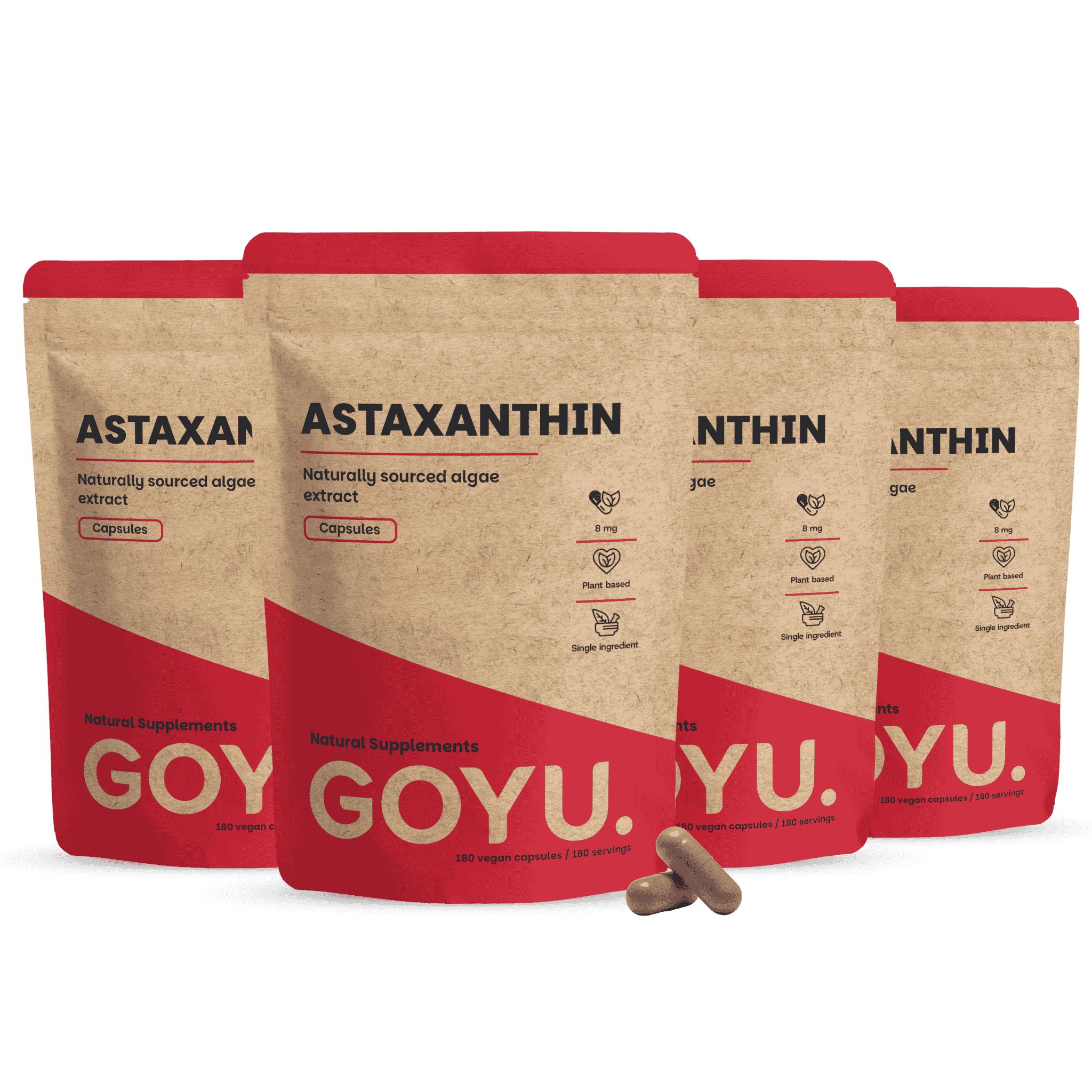 Vier pakken astaxanthine capsules met rood etiket en bruine zak.