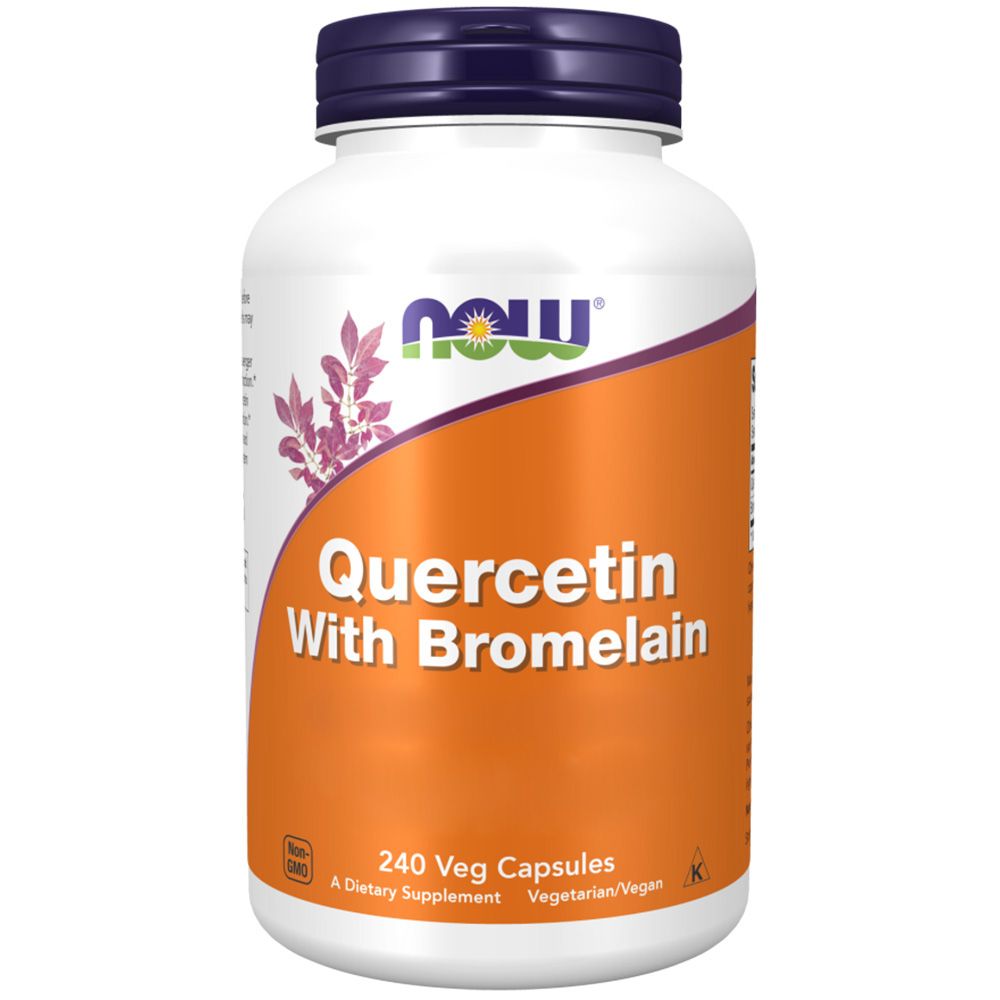 Witte fles met paarse dop. Opschrift: NOW, Quercetine met Bromelaïne. 240 Veg capsules. Voedingssupplement. Vegetarisch/Vegan.
