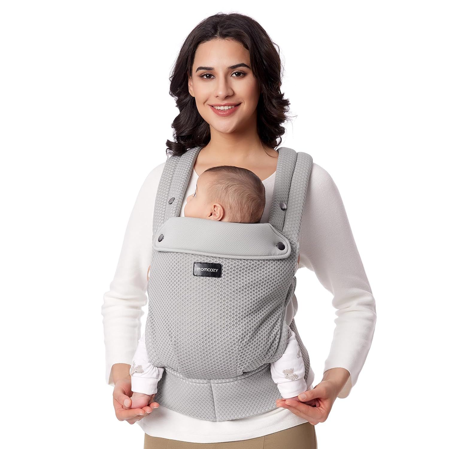 Grijze babydrager van Air Mesh stof, met een baby erin.