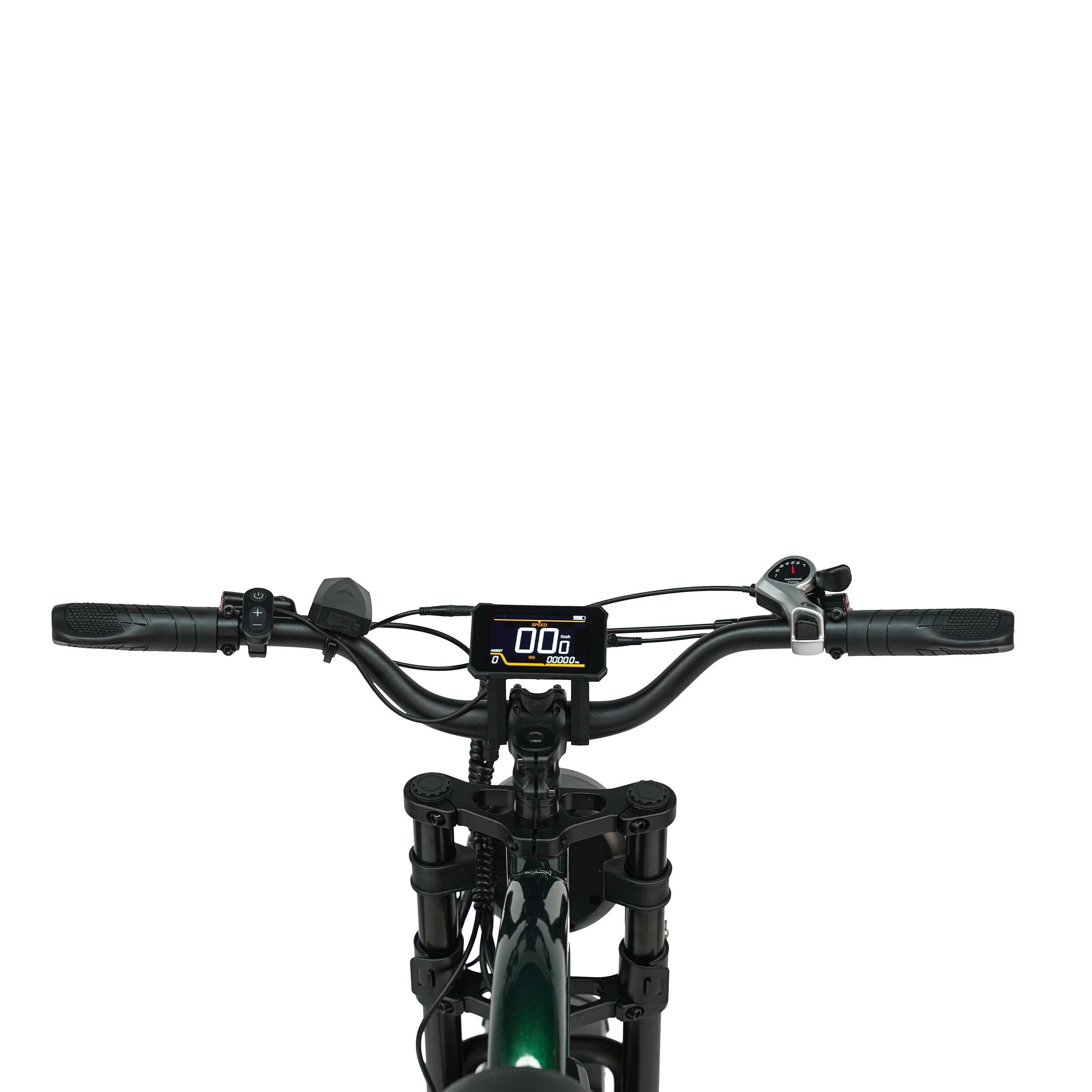 Guidon d'un vélo électrique de montagne vert. Affichage numérique. Poignées et commandes noires.