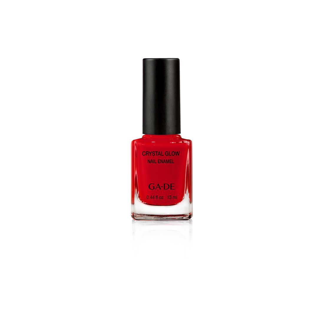 Rode nagellak in glazen fles met zwarte dop. Opschrift: Crystal Glow Nail Enamel, GA-DE.