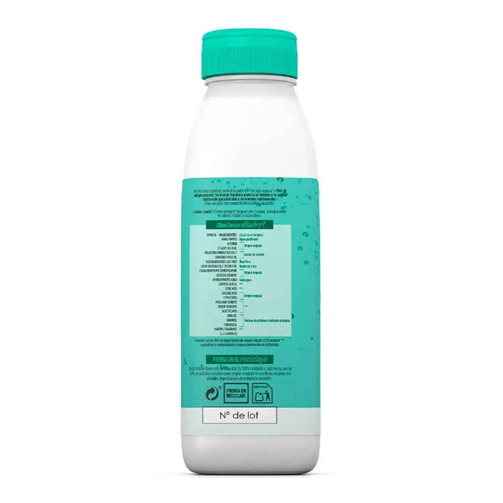 Fles met groene dop en etiket. Tekst in meerdere talen. Achterkant van het product.