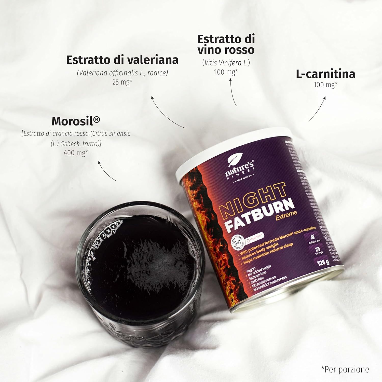 Verre de liquide et boîte Night Fatburn Extreme. Ingrédients : L-Carnitine, Valériane, Morosil, Extrait de vin rouge.