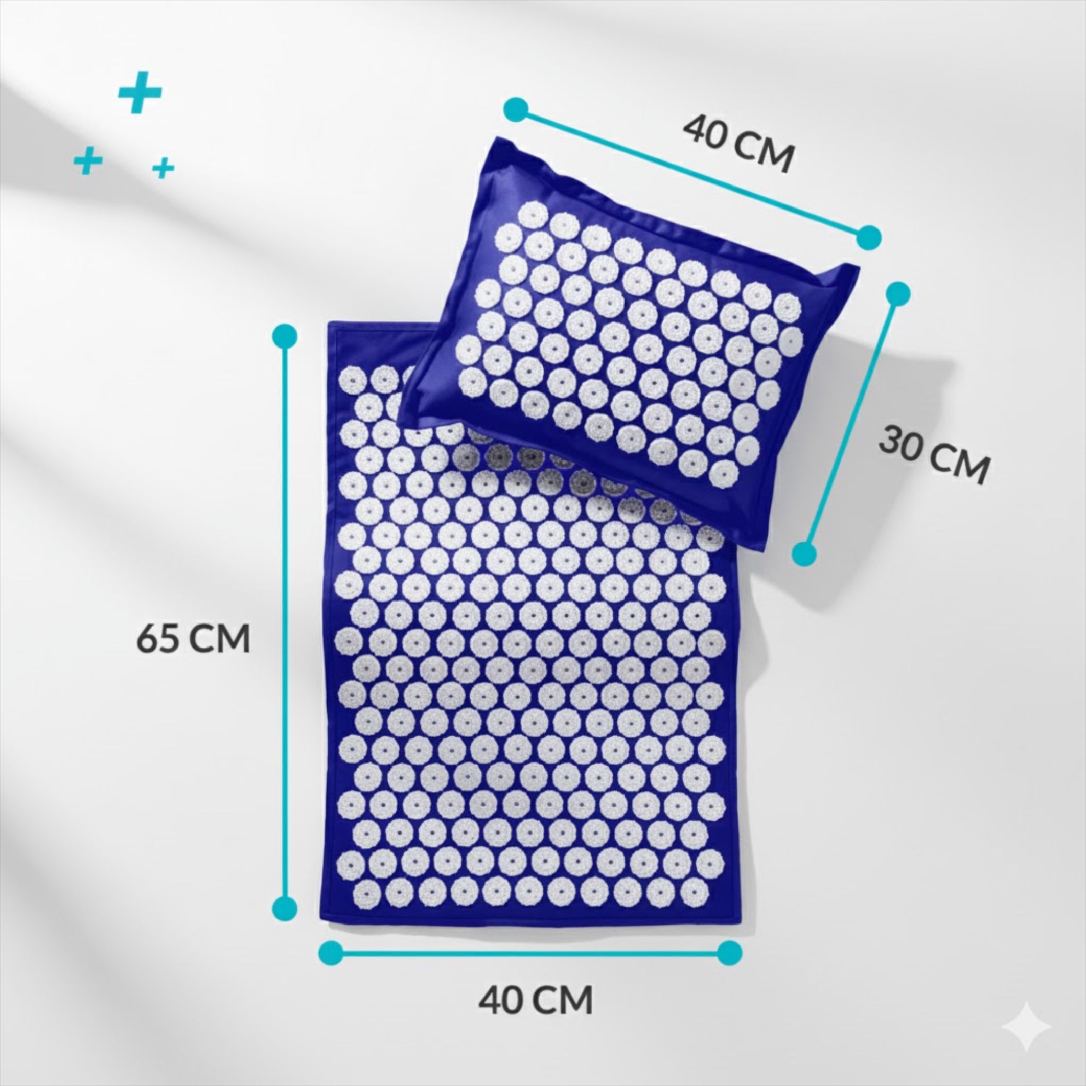 Blauwe acupressuurset met mat en kussen. Mat: 65x40 cm. Kussen: 30x40 cm. Witte noppen. Blauwe rand. Afmetingen met blauwe lijnen.