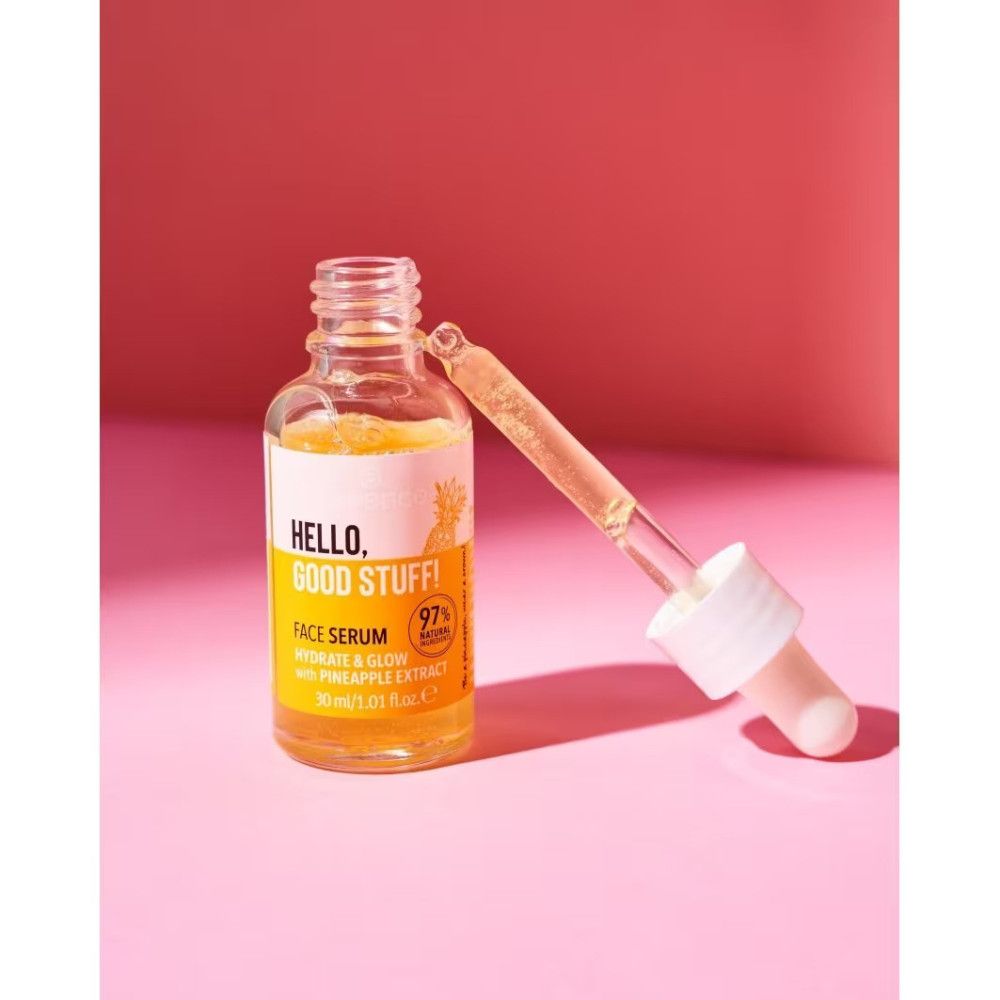 Gezichtsserumfles met pipet. Opschrift: Hello, Good Stuff! Hydrate & Glow. Met ananas extract. 30 ml.