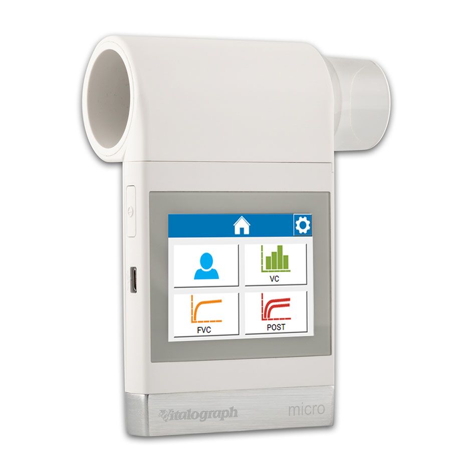 Vitalograph micro hand-spirometer met touchscreen display dat longfunctie-grafieken toont.