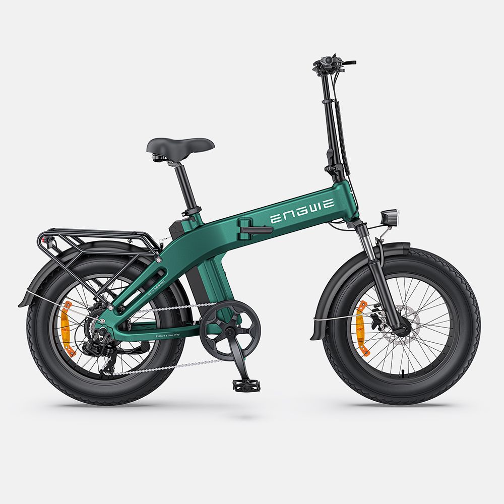 Vélo électrique pliable vert. Pneus noirs, porte-bagages, garde-boue. Marque ENGWE.