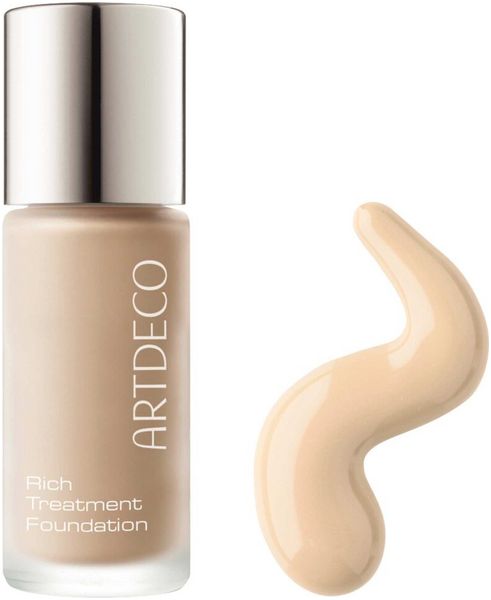 Artdeco Rich Treatment Foundation. Fles met product en kleurmonster. Fles met zilveren dop, productnaam en tekst.