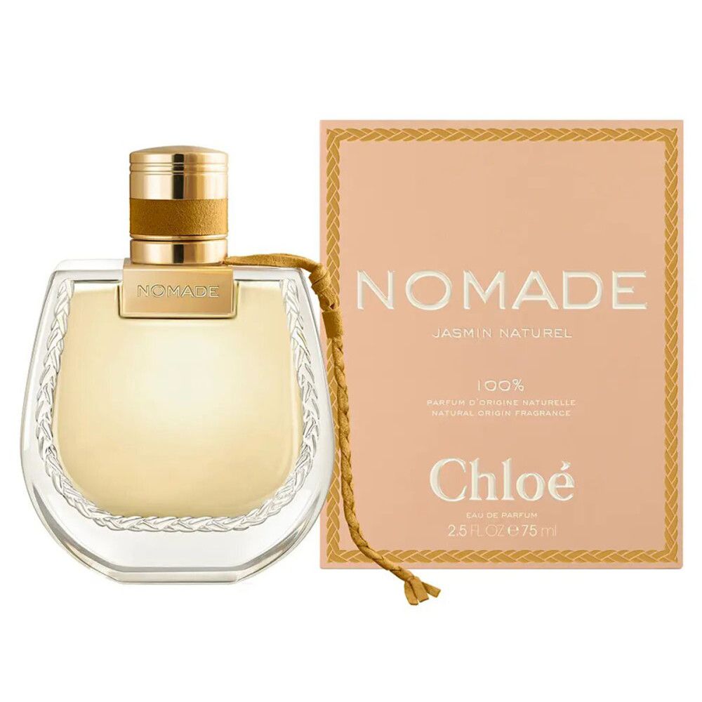 Flacon de parfum avec bouchon doré et cordon tressé. À côté, un emballage rectangulaire avec le mot NOMADE et Chloé.