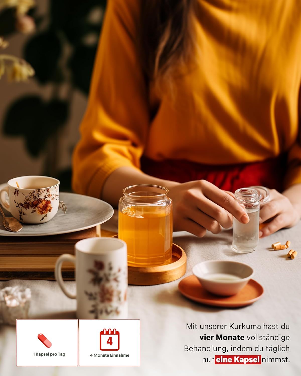 Femme préparant une tasse de thé, avec une gélule et un verre d'eau. Texte sur 4 mois de traitement.