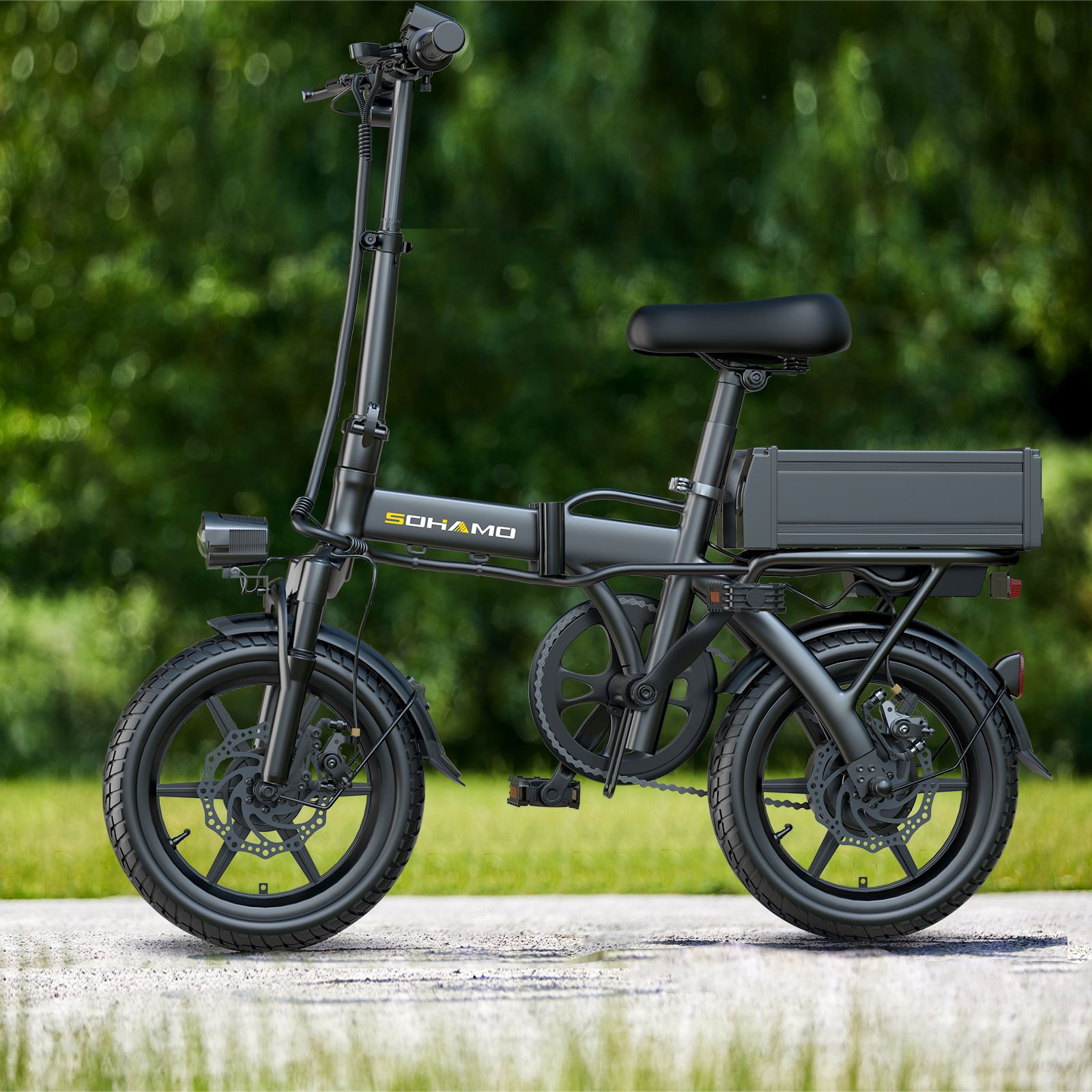 Zwarte e-bike. Met accu, koplamp en bagagedrager. Merk SOHAMO.