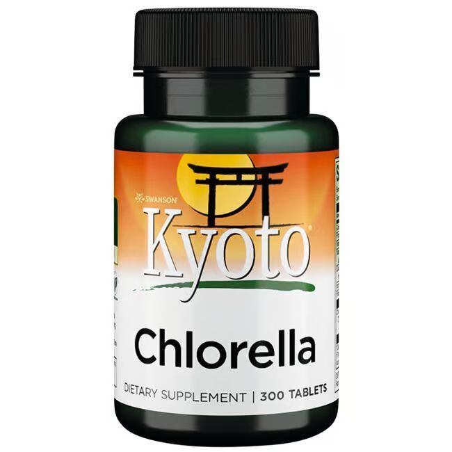 Flacon vert avec bouchon noir. Inscription: Kyoto Chlorella, Swanson. 300 comprimés. Symbole soleil et torii.