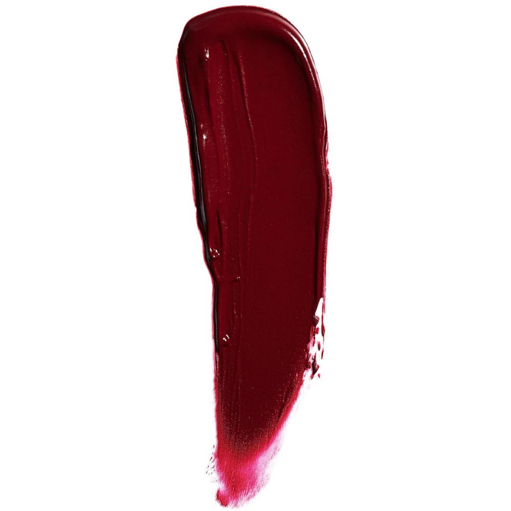 Échantillon de gloss rouge sur fond blanc. Texture brillante, forme allongée.