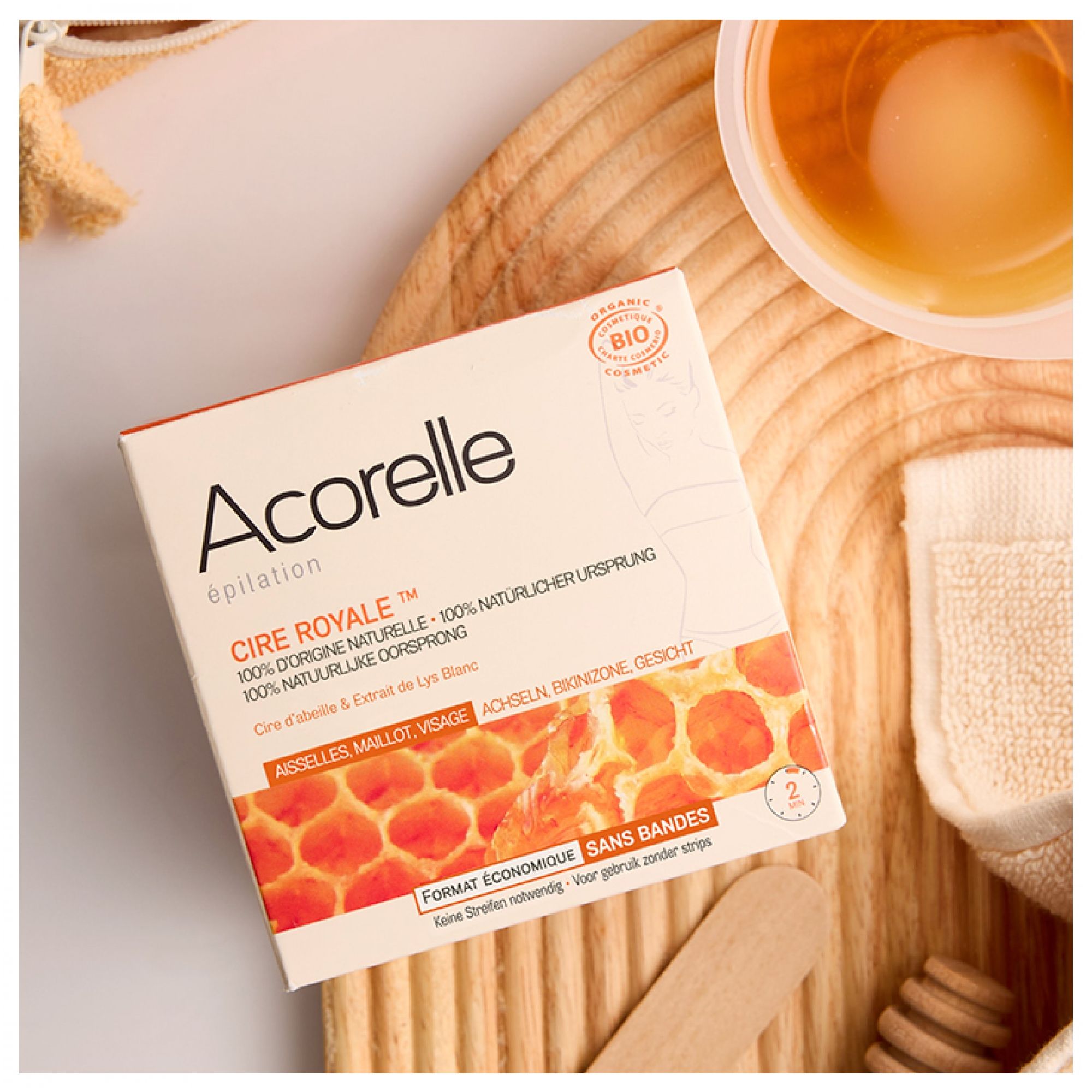 Acorelle Cire Royale Epilatie verpakking met honingraatpatroon en BIO-zegel. Daarnaast een bakje met wax.