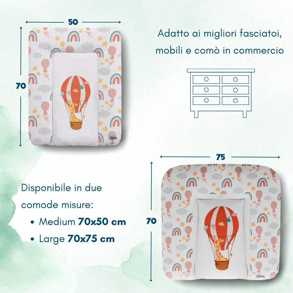 Twee aankleedkussens, één van 70x50cm, één van 70x75cm. Beide met regenboog- en ballonpatroon. Tekst: Medium 70x50cm, Large 70x75cm.