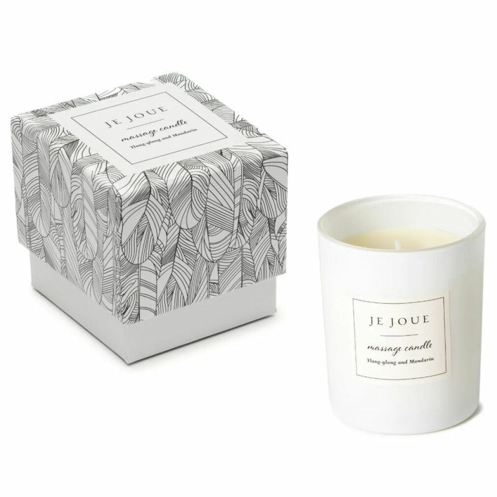 Bougie blanche cylindrique et boîte à motifs plumes. Étiquette: Je Joue, massage candle. Ingrédients: Ylang Ylang et Mandarine.