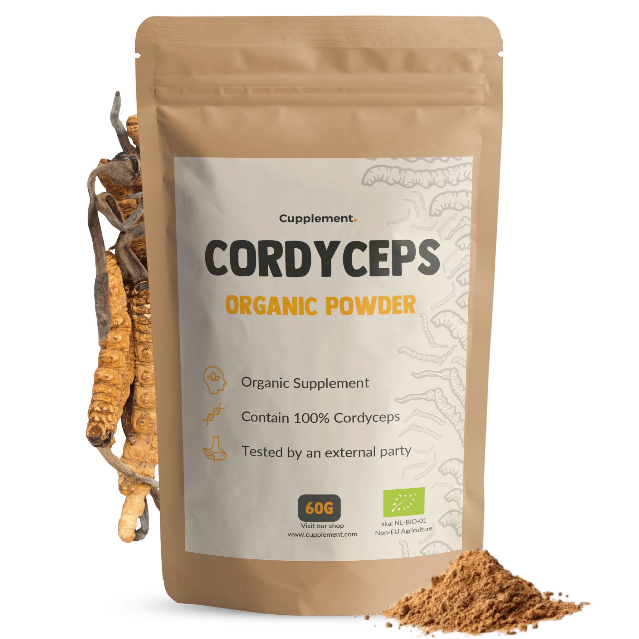 Zakje Cordyceps poeder. Bruine verpakking met info en bio-label. Cordyceps paddenstoelen ernaast.