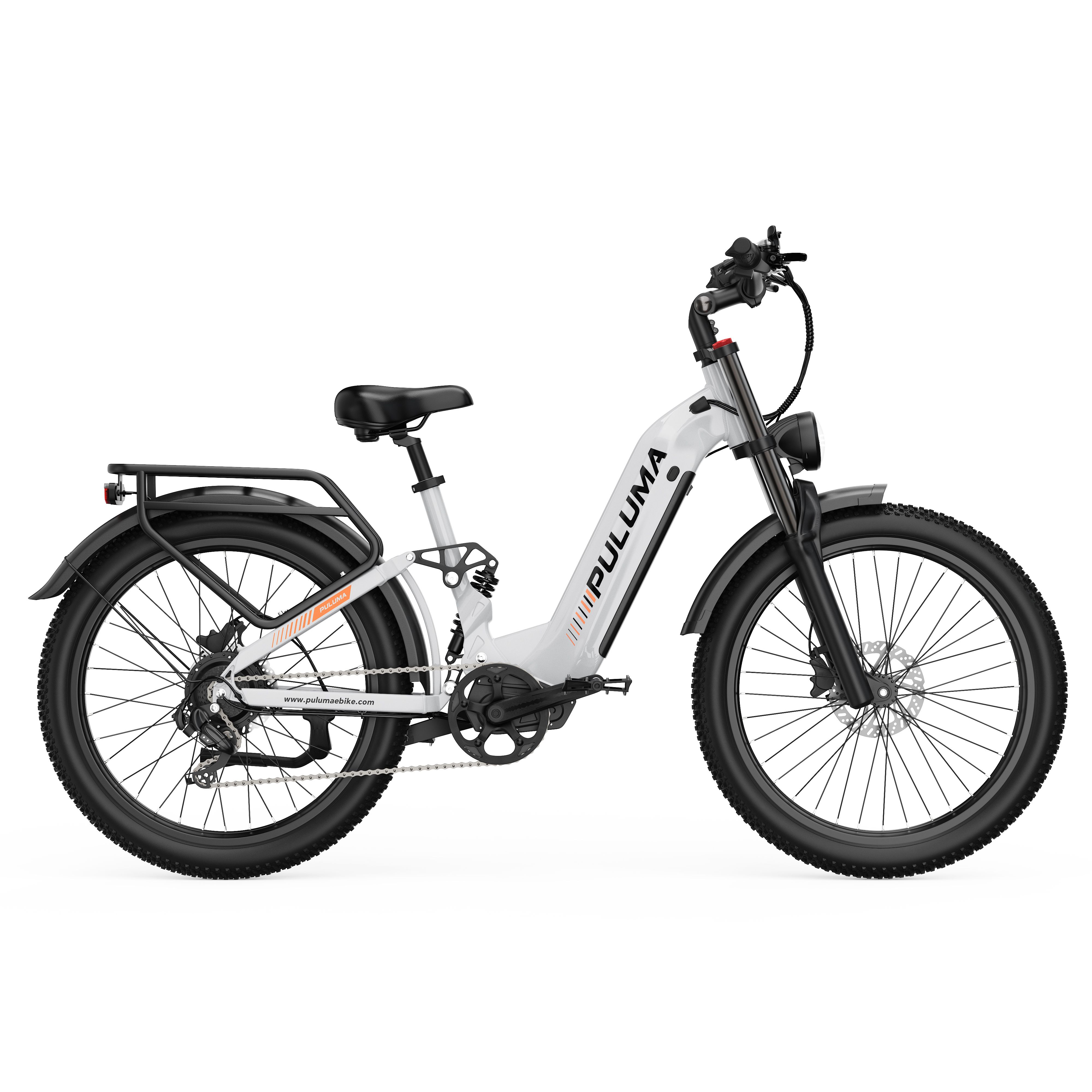 Witte elektrische fiets met zwarte banden. Opschrift PULUMA.