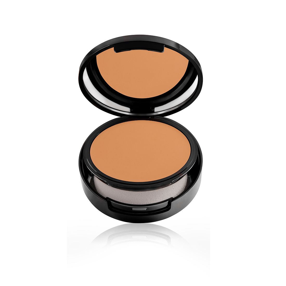 Fond de teint compact ouvert. Boîtier rond noir avec miroir et éponge. Fond de teint brun clair.