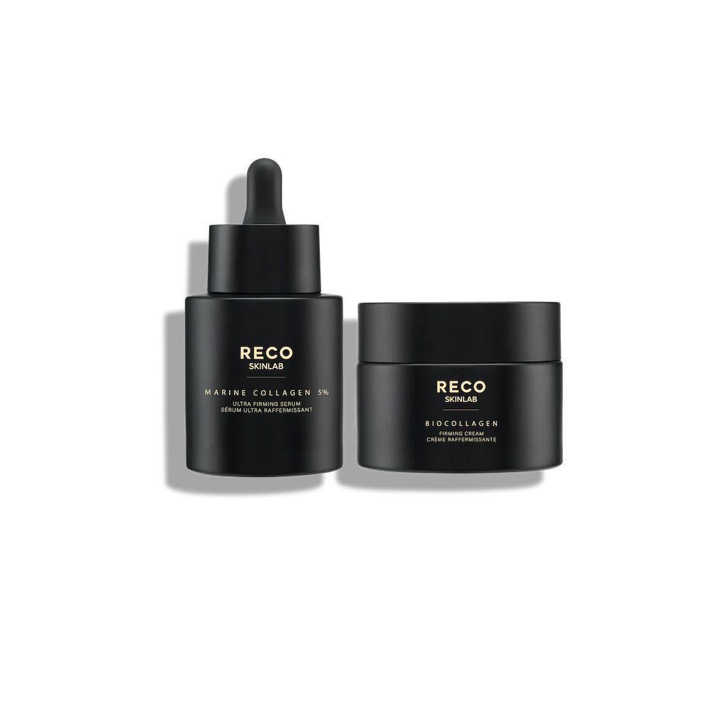 Twee zwarte flessen. Eén met pipet, met opschrift "MARINE COLLAGEN 10%". De andere met "BIOCOLLAGEN". Beide met "RECO SKINLAB" logo.