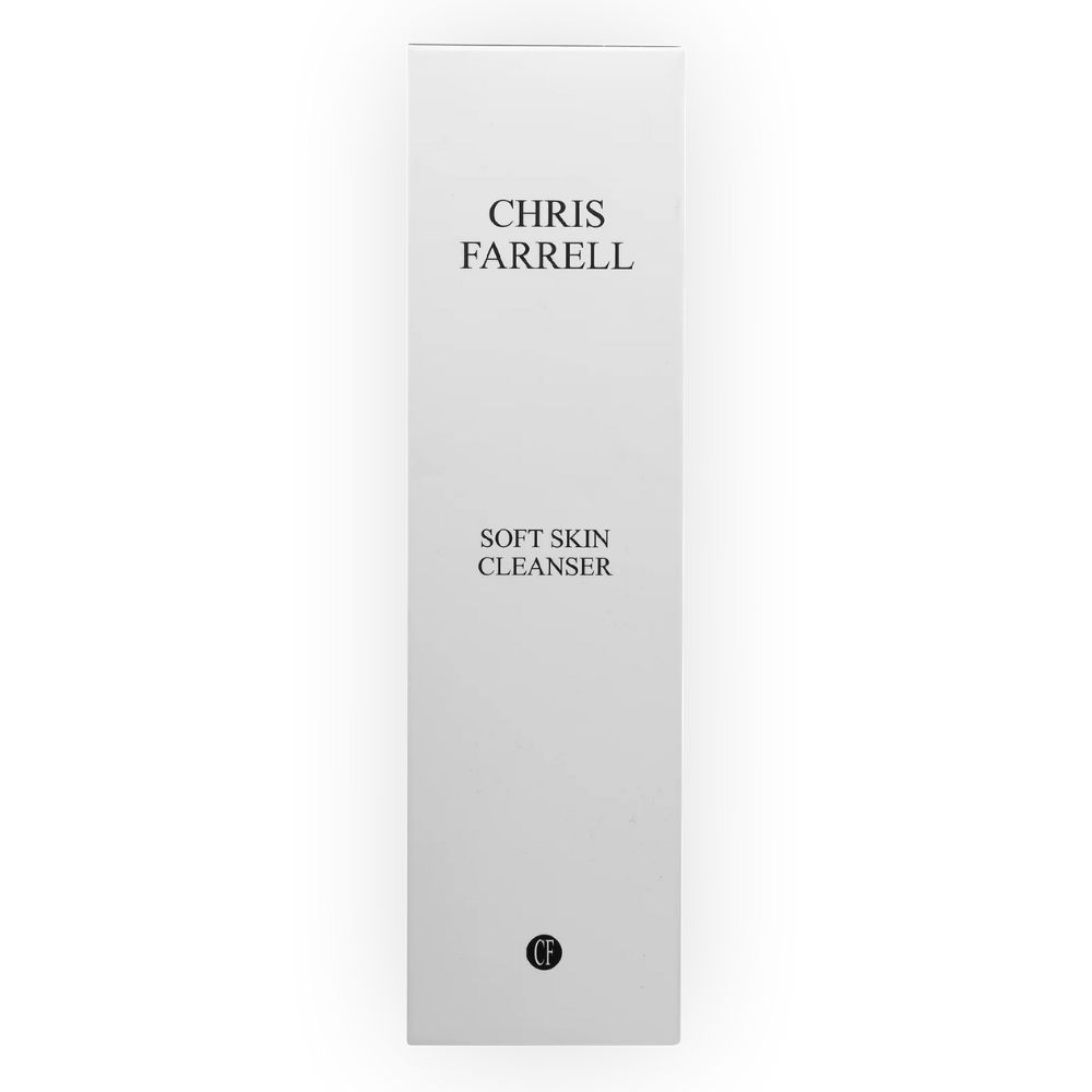 Emballage blanc avec texte noir. "CHRIS FARRELL" en haut, "SOFT SKIN CLEANSER" en dessous. Logo "CF" en bas.