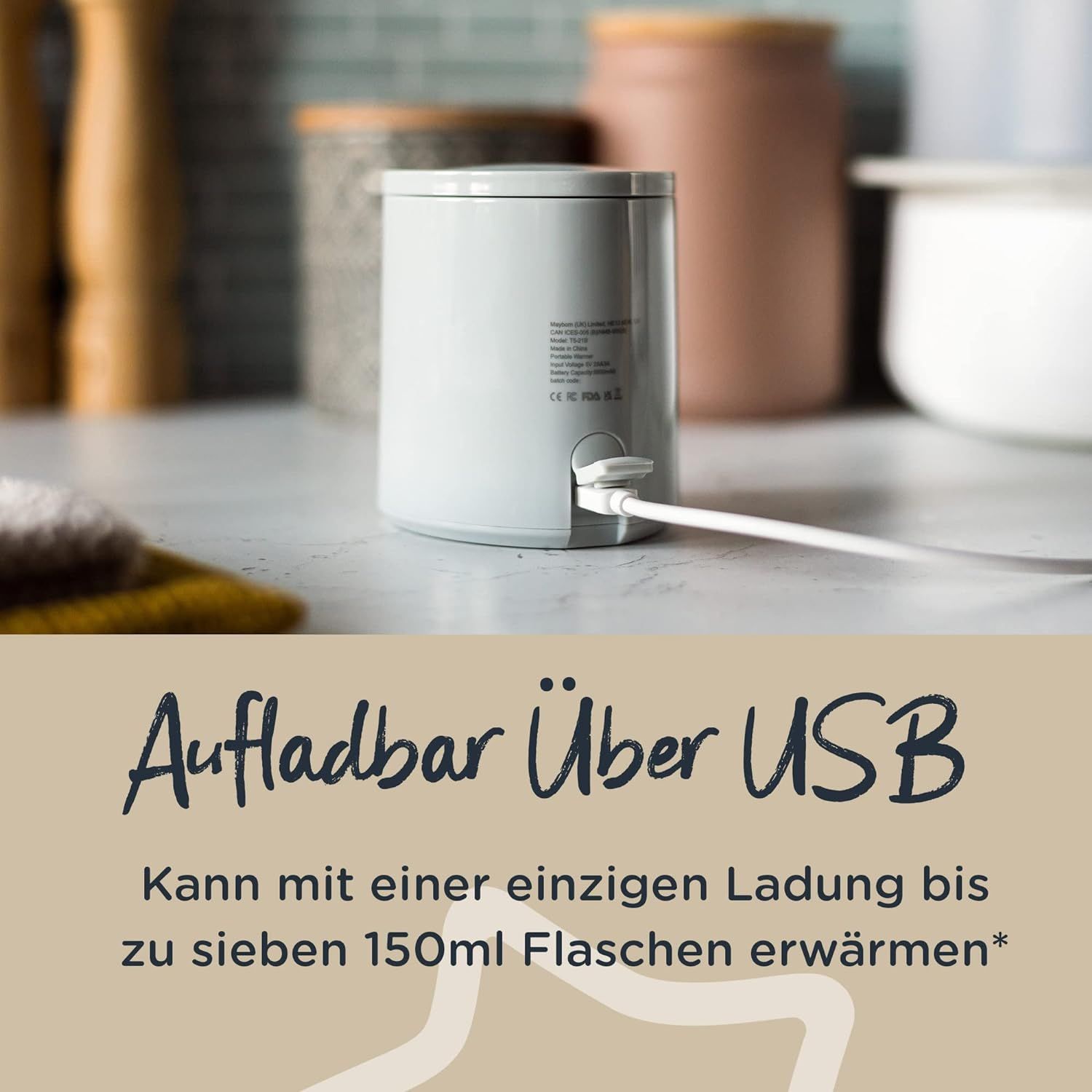 Vue arrière du chauffe-biberon portable. Port USB. Texte : Rechargeable par USB. Logo Tommee Tippee.