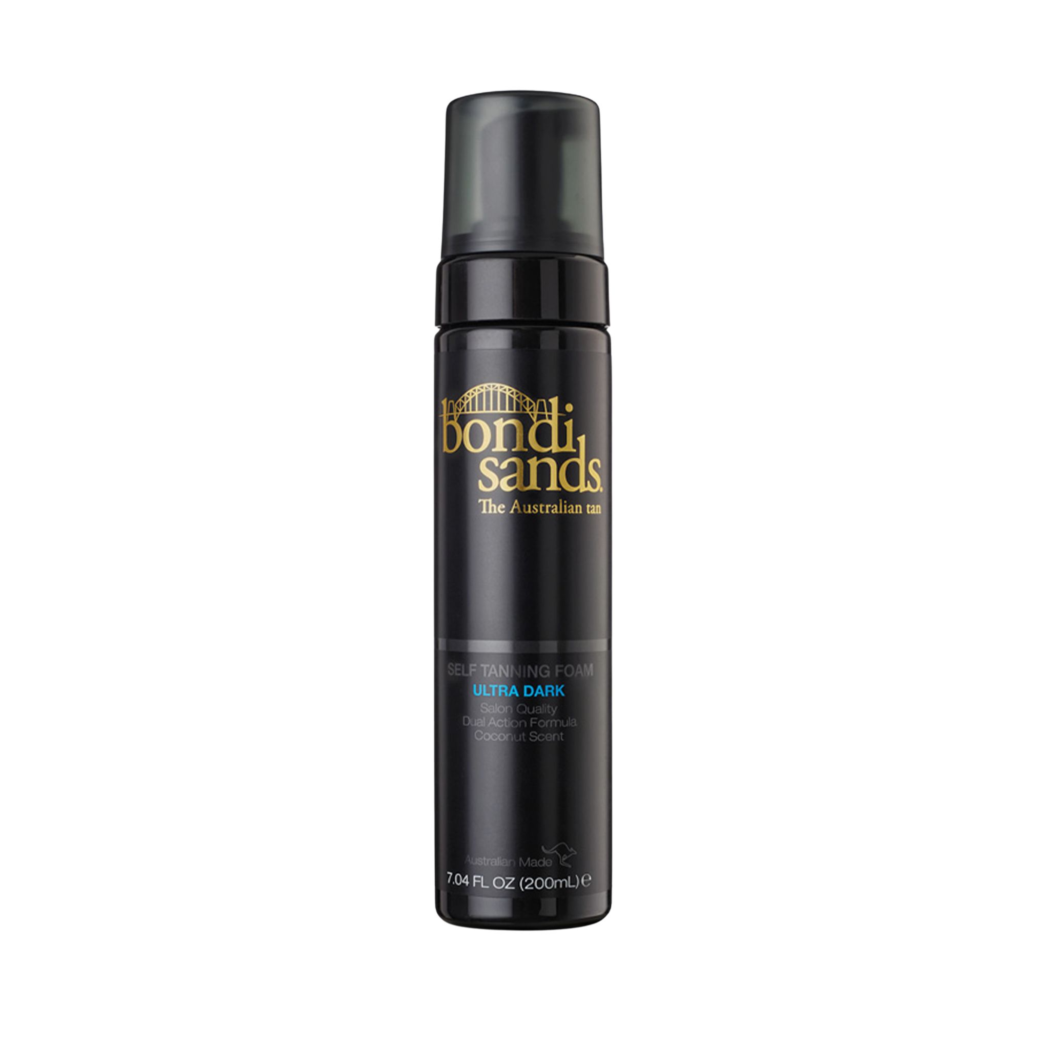 Zwarte fles met zwarte sproeikop. Opschrift: Bondi Sands, Ultra Dark zelfbruiningsschuim. 200ml.