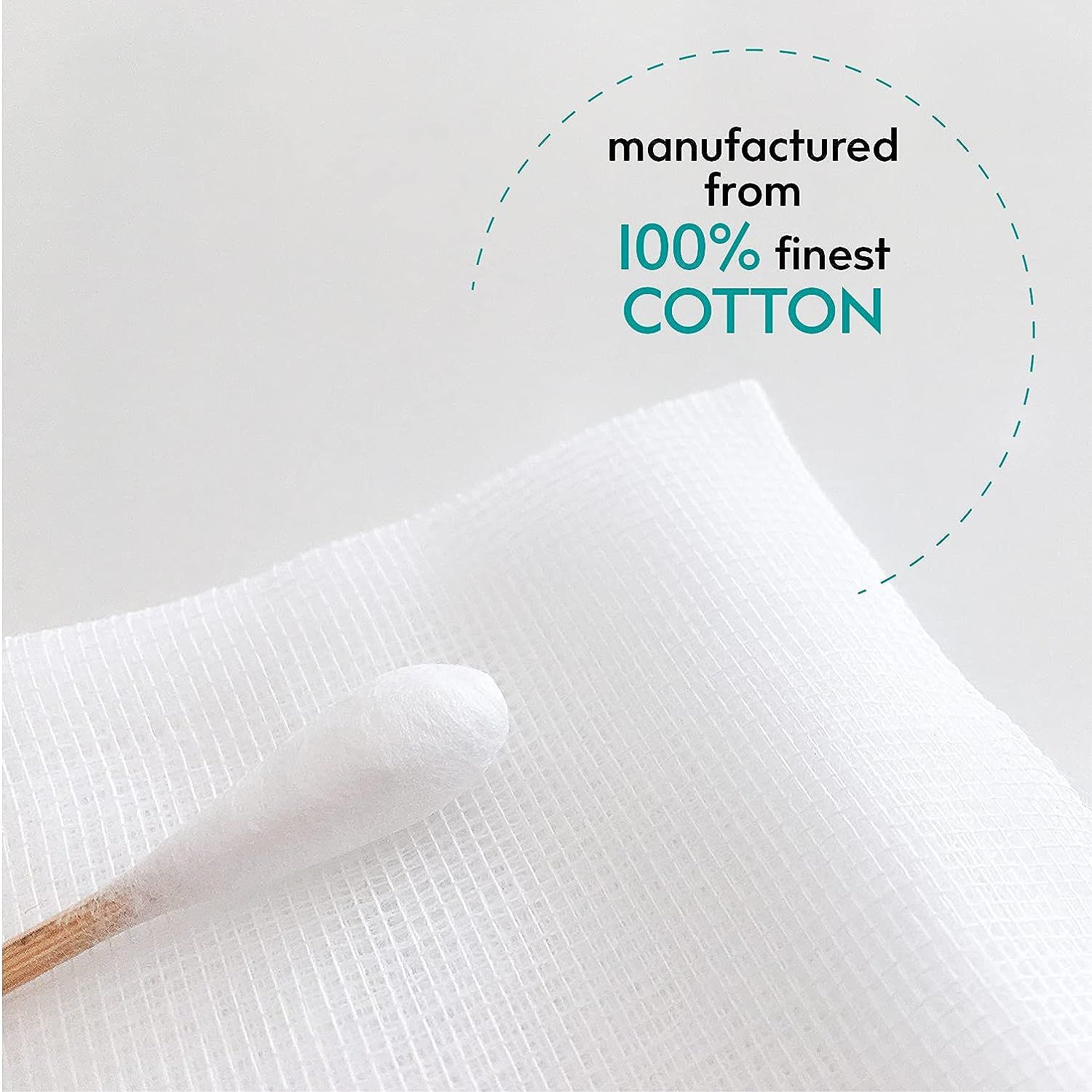Close-up van gaasjesmateriaal en een wattenstaafje. Tekst: 'manufactured from 100% finest COTTON'.