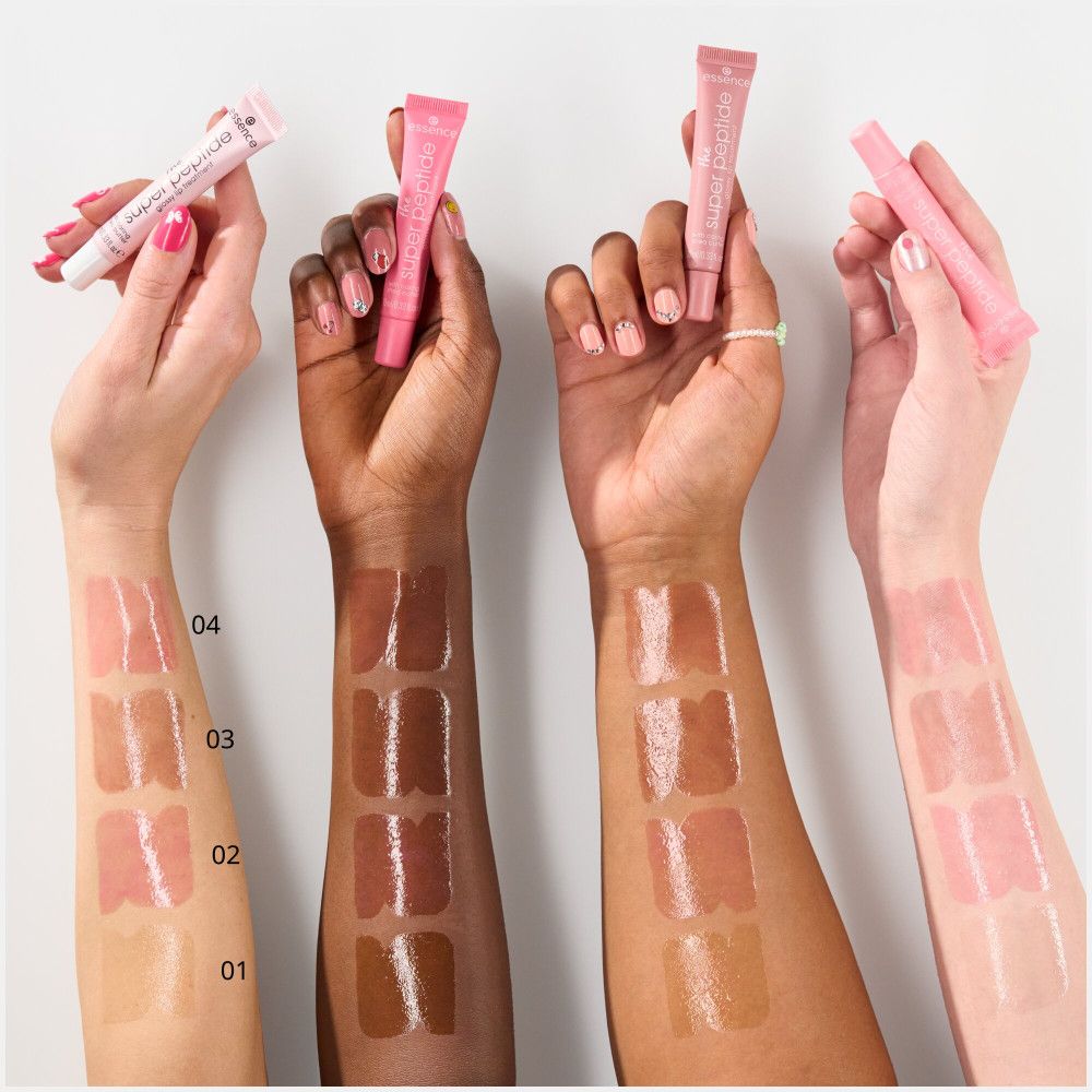 Quatre bras montrent les couleurs du baume à lèvres. Numéros et noms visibles.