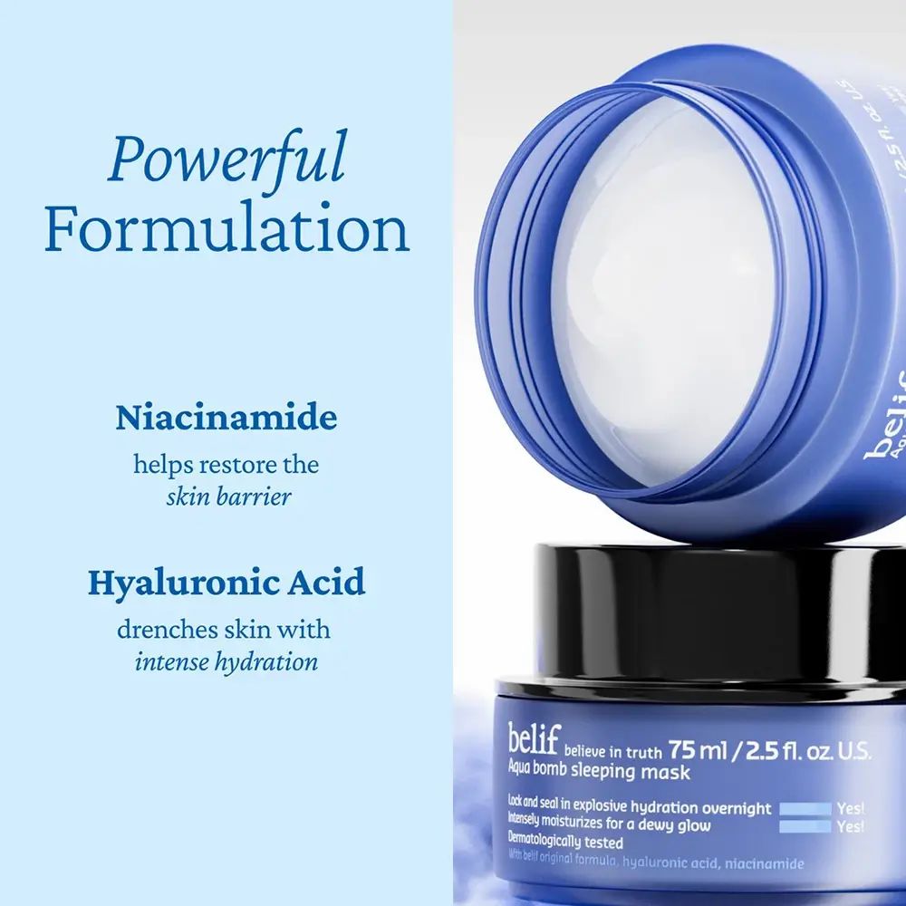 Twee blauwe potten met zwarte deksels. Opschrift: belif, Aqua bomb sleeping mask, 75 ml/2.5 fl. oz. U.S. Tekst over ingrediënten.