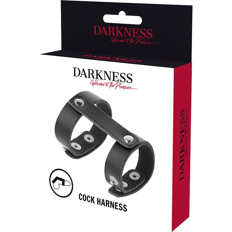 Harnais de pénis en cuir noir avec deux anneaux, emballé dans une boîte noire avec un accent rouge et le logo de la marque.