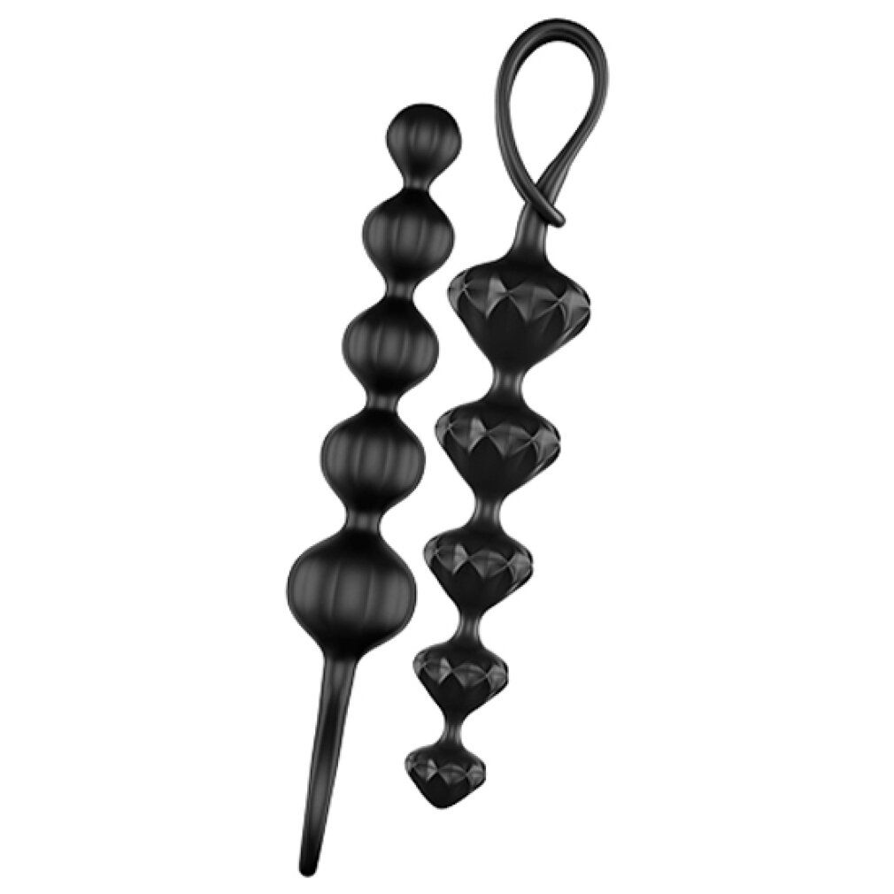 Deux chaînes de perles noires de formes variées, l'une avec des sphères côtelées, l'autre avec des éléments facettés et une boucle.