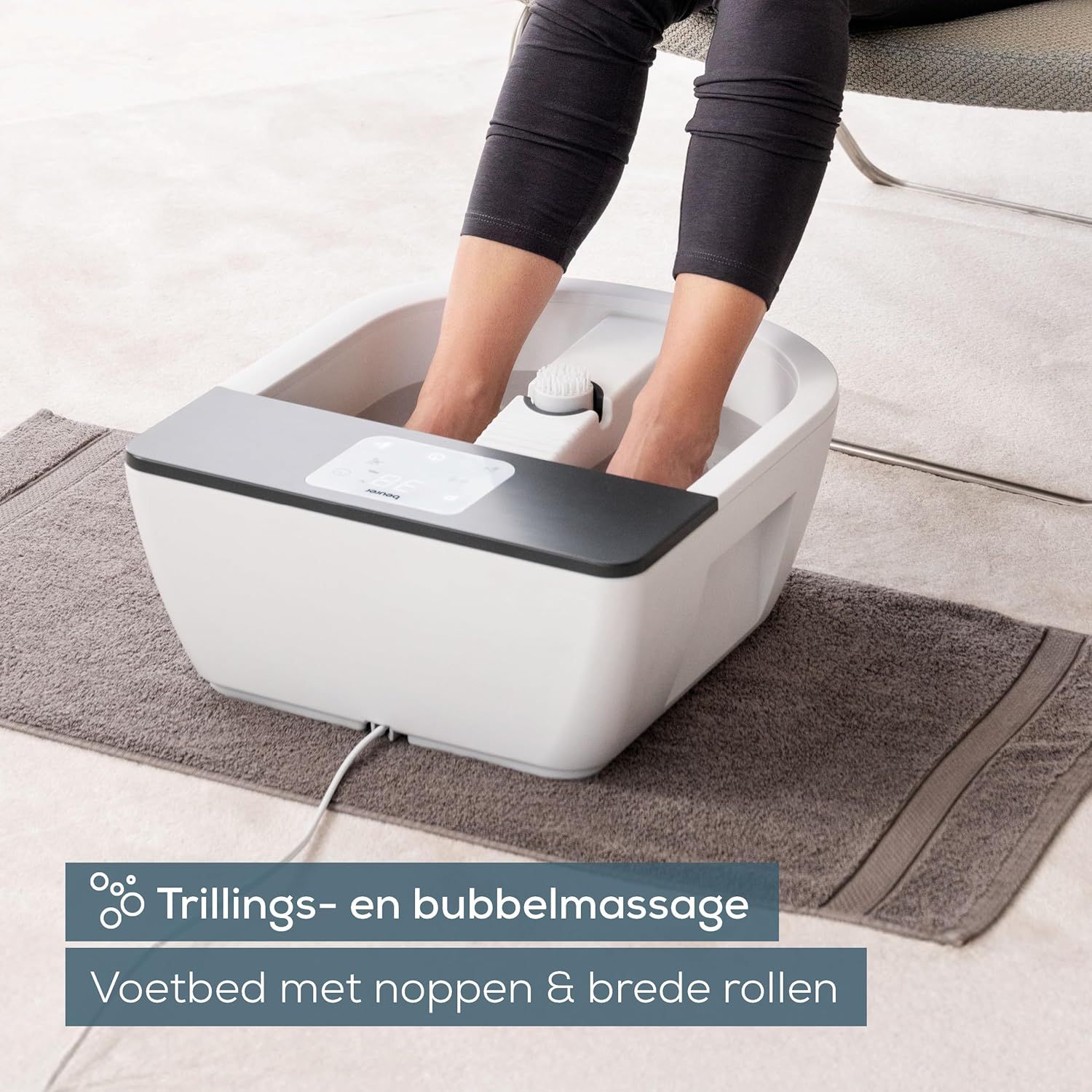 Beurer voetbad FB 60 met spatbescherming, handvat en antislipvoetjes.