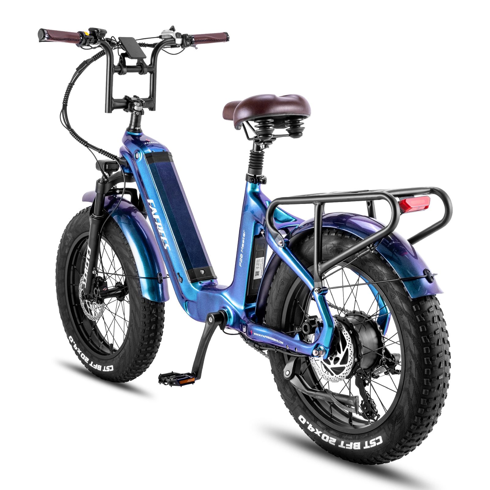 Vélo électrique bleu avec pneus larges, porte-bagages et selle marron. Marque Fafrees.
