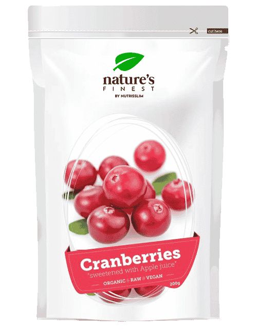 Sachet de cranberries Nature's Finest. Baies rouges dans un emballage transparent. Inscription: Cranberries, sucrées au jus de pomme. 200g.
