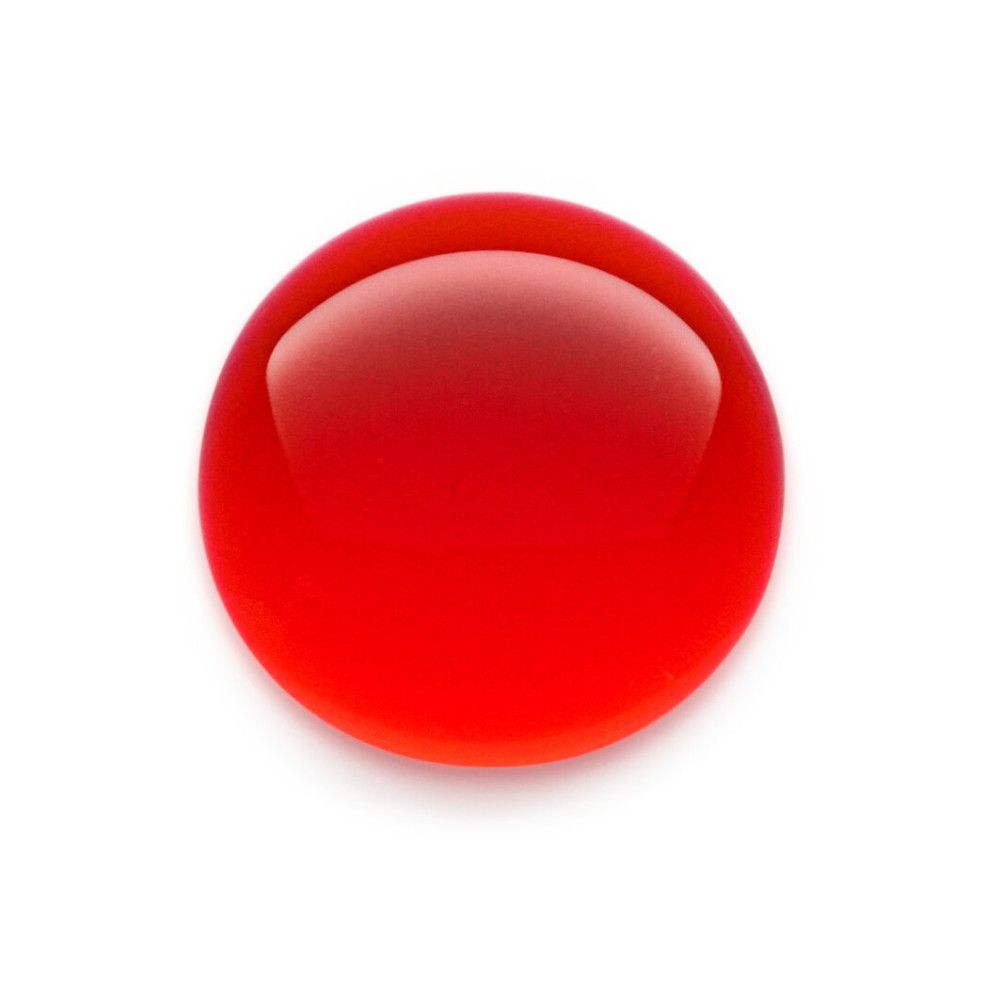 Ronde, rode vlek. Glanzend oppervlak. Op witte achtergrond.