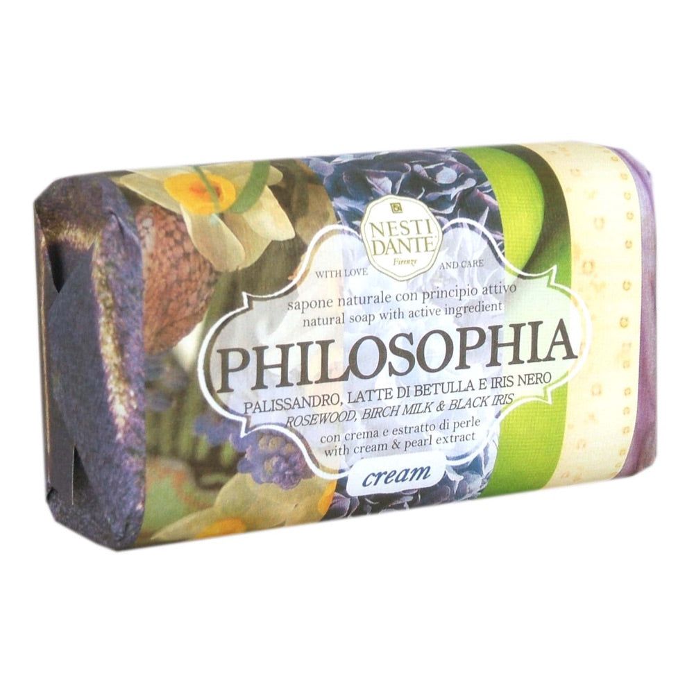 Verpakte Philosophia zeep. Opschrift: Philosophia, ingrediënten. Merk Nesti Dante.