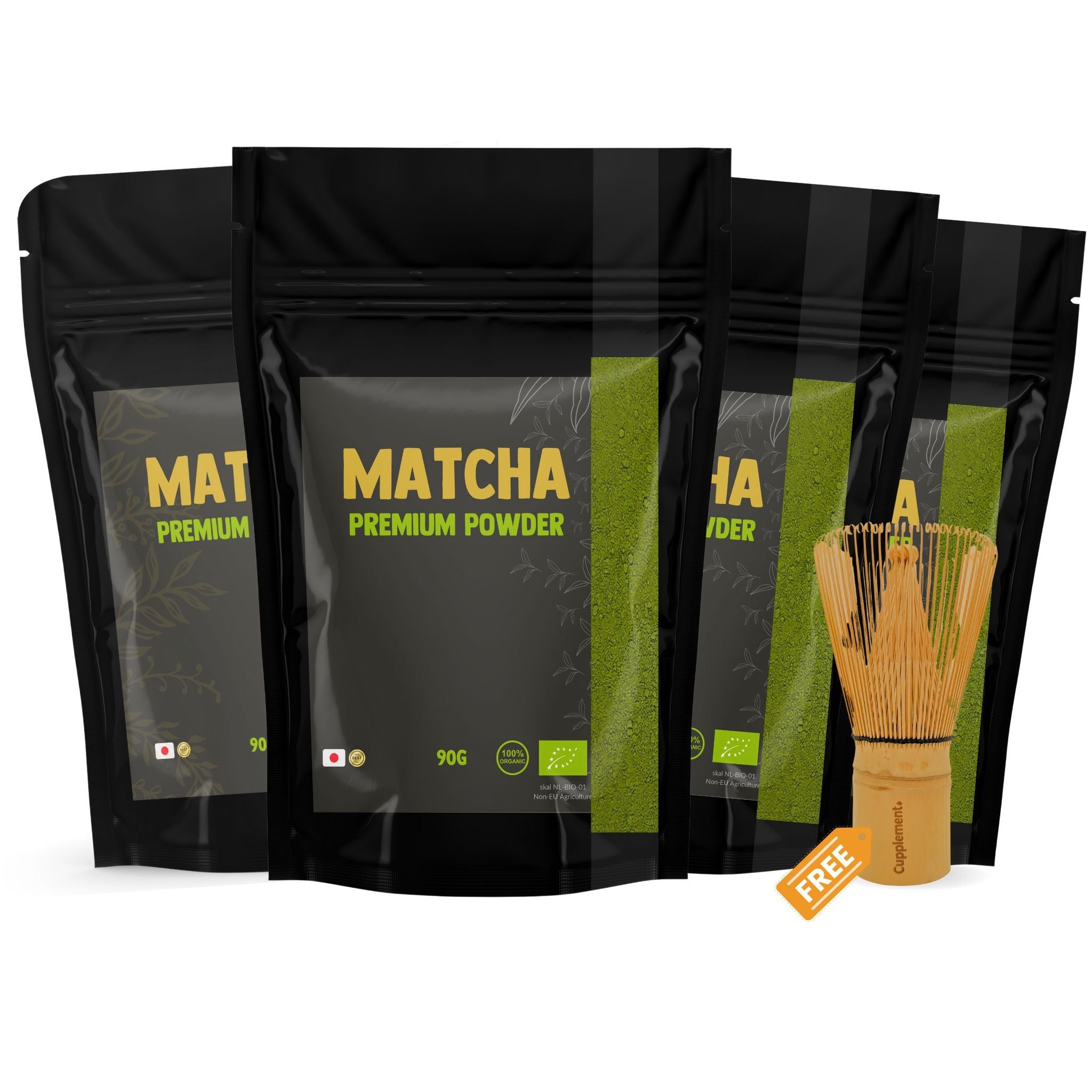 Meerdere zwarte zakjes matcha poeder en een bamboe klopper. Opschrift: Matcha Premium Powder.