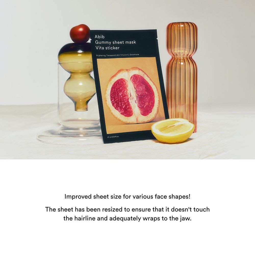 Productverpakking met productnaam en afbeelding van grapefruit. Naast: glas, citroen. Tekst: Gummy sheet mask Vita sticker.