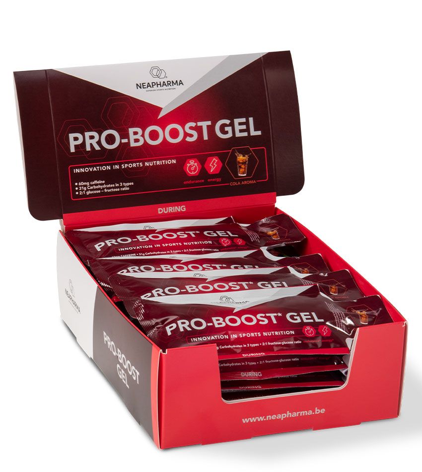 Boîte rouge contenant des sachets de gel Neapharma Pro-Boost. Inscription : Pro-Boost Gel, pendant, caféine, glucides. Logo Neapharma.