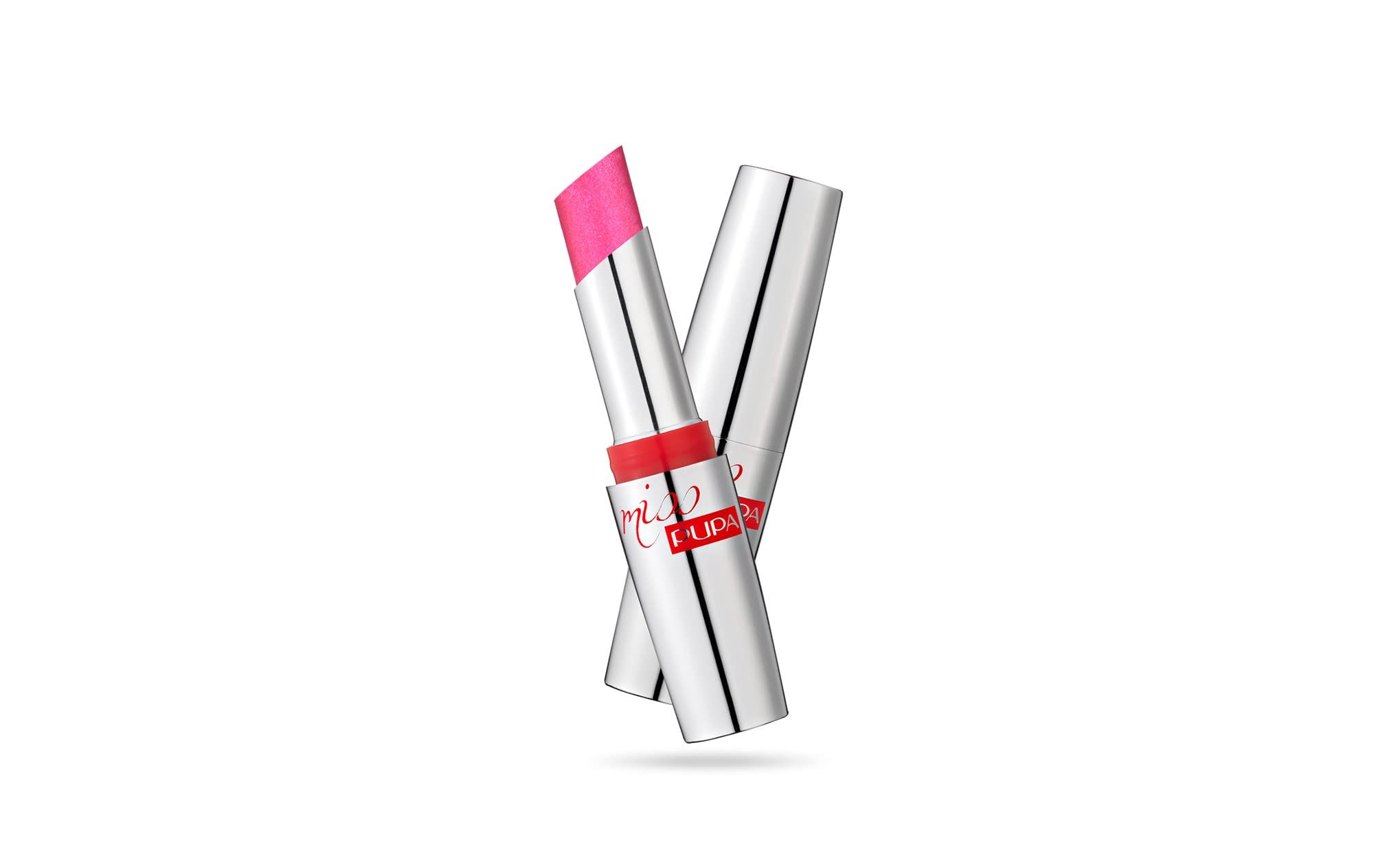 Rouge à lèvres rose vif dans un étui argenté. Anneau rouge avec logo "Miss Pupa". Sur fond blanc.