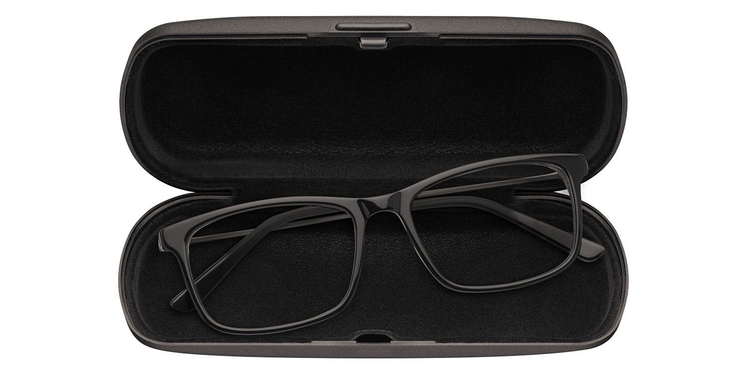 Étui gris foncé ouvert avec lunettes. Lunettes à monture sombre. Intérieur doublé.