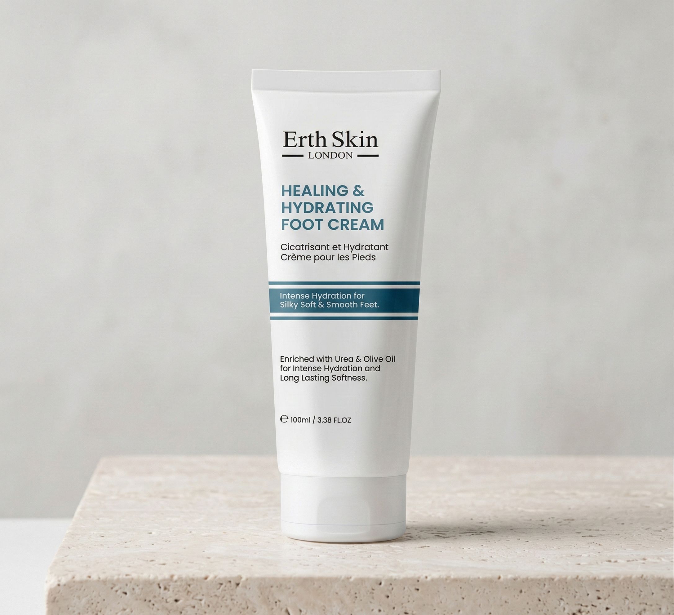 Erth Skin London Helende en hydraterende voetcrème in een witte tube met blauw en grijs etiket.